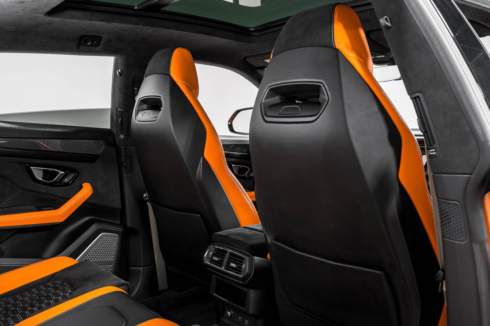 Used 2022 Lamborghini Urus AWD/4WD image 35