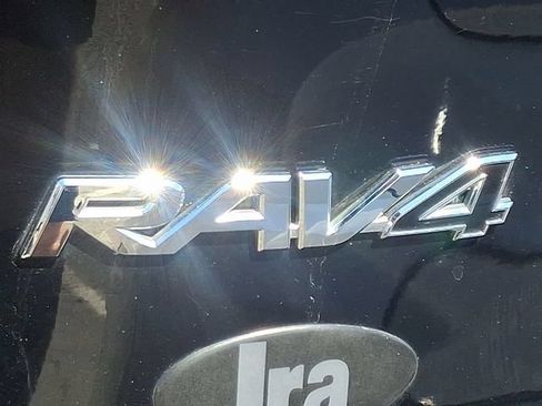 Used 2022 Toyota RAV4 XLE Premium AWD/4WD image 8