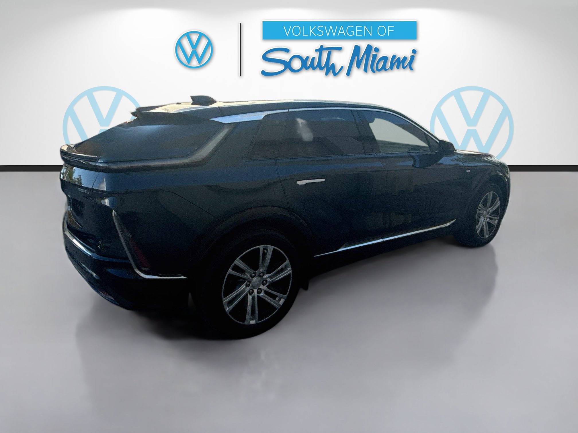 Used 2024 Cadillac Lyriq Tech w/ Driver Assist Package AWD/4WD image 7
