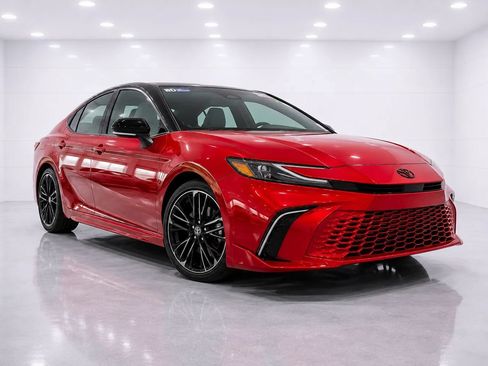 Used 2025 Toyota Camry XSE FWD image 7