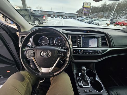 Used 2015 Toyota Highlander Limited Platinum image 19