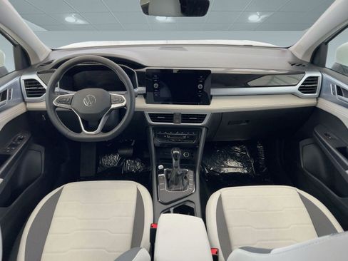 New 2026 Volkswagen Taos SE image 16