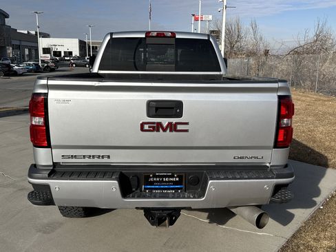 Used 2019 GMC Sierra 3500 Denali w/ Duramax Plus Package image 4