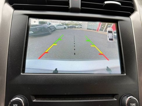 Used 2017 Ford Fusion SE w/ Fusion SE Technology Package FWD image 17