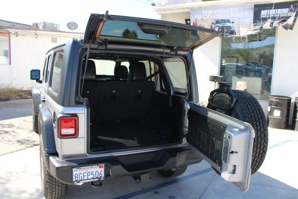 Used 2018 Jeep Wrangler Unlimited Sport S AWD/4WD image 9