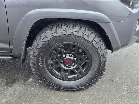 Used 2018 Toyota 4Runner TRD Off-Road Premium image 9
