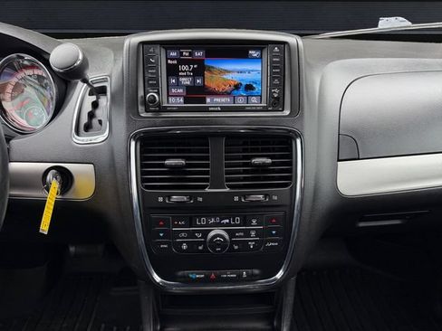 Used 2017 Dodge Grand Caravan GT FWD image 11