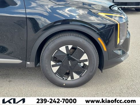 New 2026 Kia Sportage LX FWD image 7