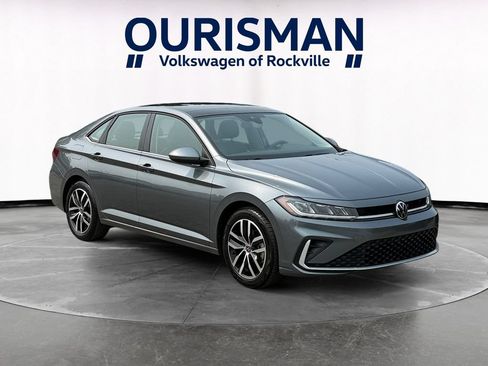 Used 2025 Volkswagen Jetta SE FWD image 1