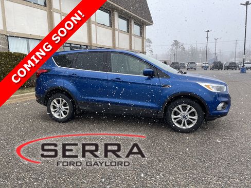 Used 2019 Ford Escape SE image 1