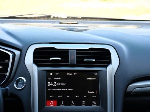 Used 2017 Ford Fusion SE w/ Fusion SE Technology Package image 23