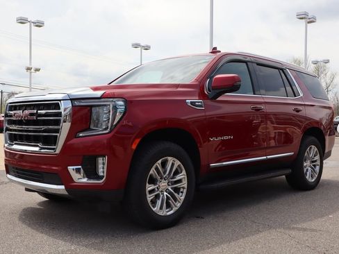 Used 2021 GMC Yukon SLT w/ Rear Media and Nav Package AWD/4WD image 9