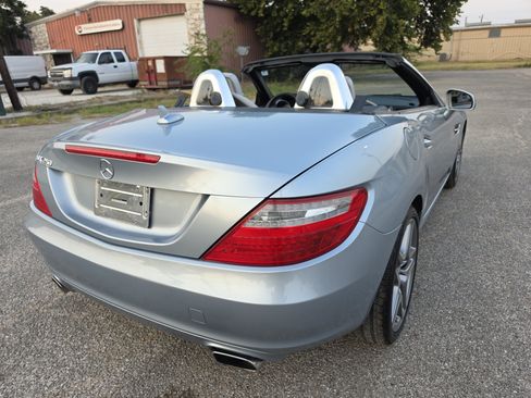 Used 2015 Mercedes-Benz SLK 250 image 32