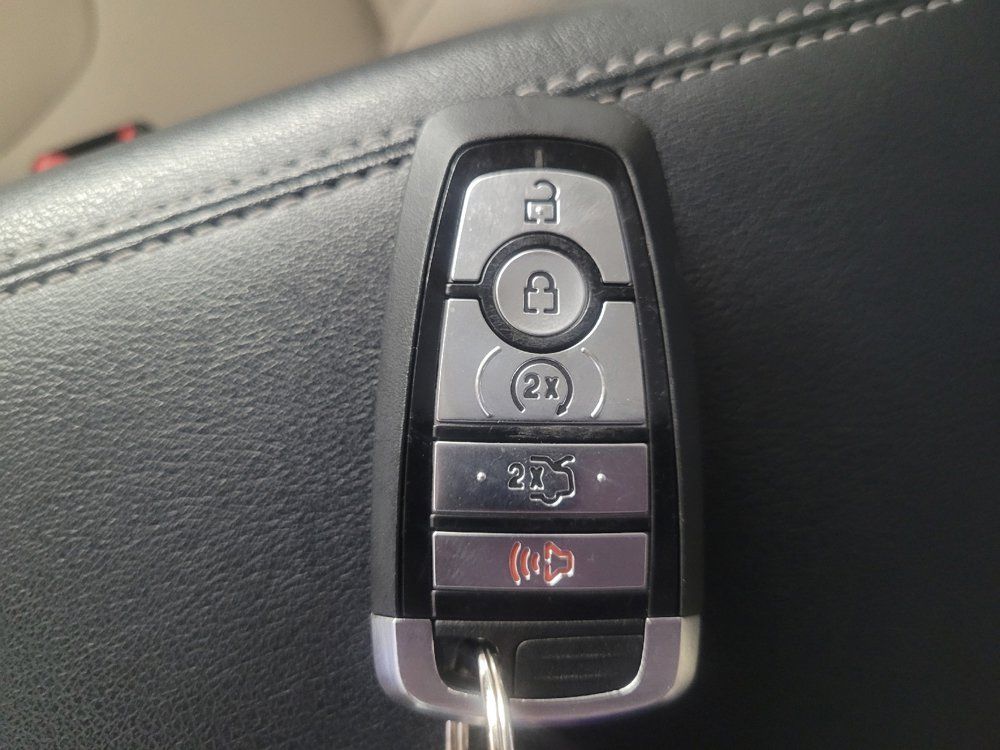 Used 2018 Ford Edge Titanium w/ Equipment Group 301A FWD image 32