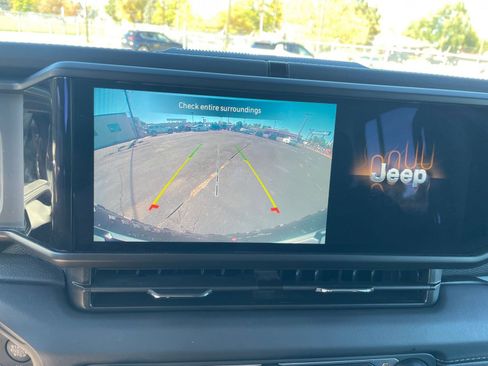 Used 2025 Jeep Wrangler Unlimited Rubicon image 17