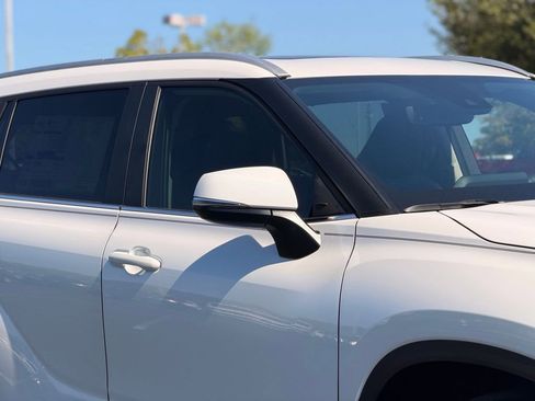 New 2026 Toyota Highlander XLE AWD/4WD image 5