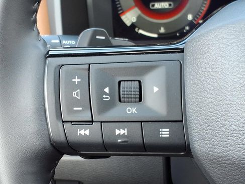 Used 2025 Nissan Rogue Platinum AWD/4WD image 26