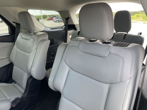 Used 2013 Ford Taurus SEL FWD image 26