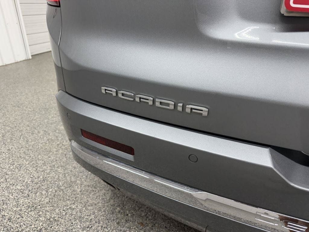 Used 2023 GMC Acadia Denali w/ Denali Ultimate Package AWD/4WD image 8