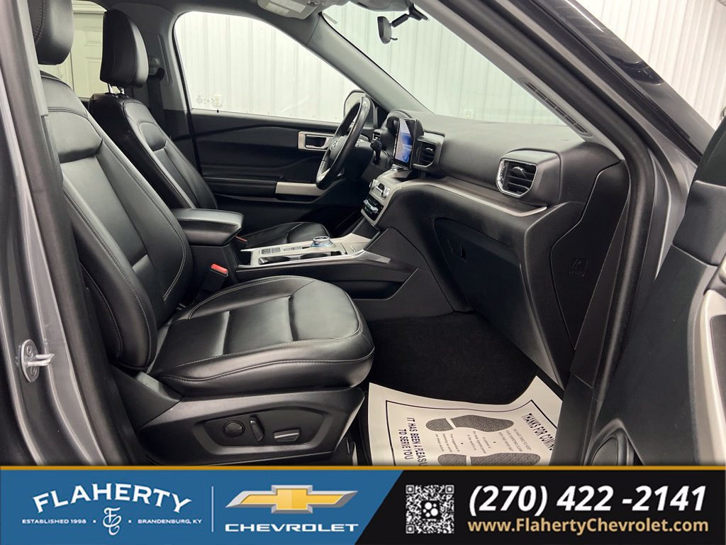Used 2024 Ford Explorer XLT w/ Equipment Group 202A RWD image 15