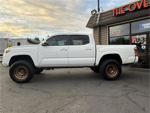 Used 2019 Toyota Tacoma SR w/ SR Convenience Package image 1