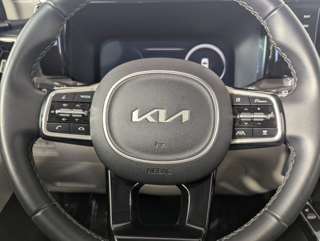 Used 2023 Kia Sorento SX AWD/4WD image 18