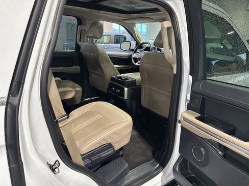 Used 2023 Ford Expedition Limited image 13