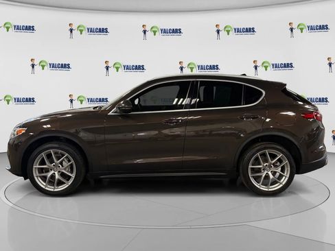 Used 2018 Alfa Romeo Stelvio AWD image 2