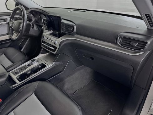 Used 2022 Ford Explorer XLT w/ Equipment Group 202A image 31