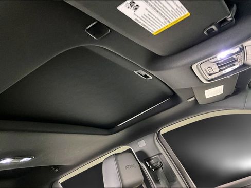 Used 2024 GMC Sierra 1500 AT4 w/ Technology Package image 28