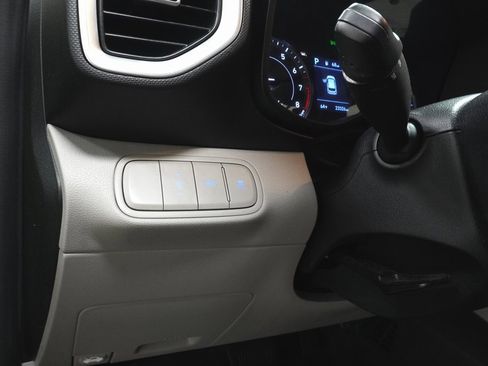 Certified 2022 Hyundai Venue SEL w/ Cargo Package image 22