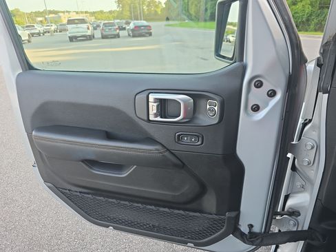 Used 2024 Jeep Wrangler Unlimited Sahara AWD/4WD image 24
