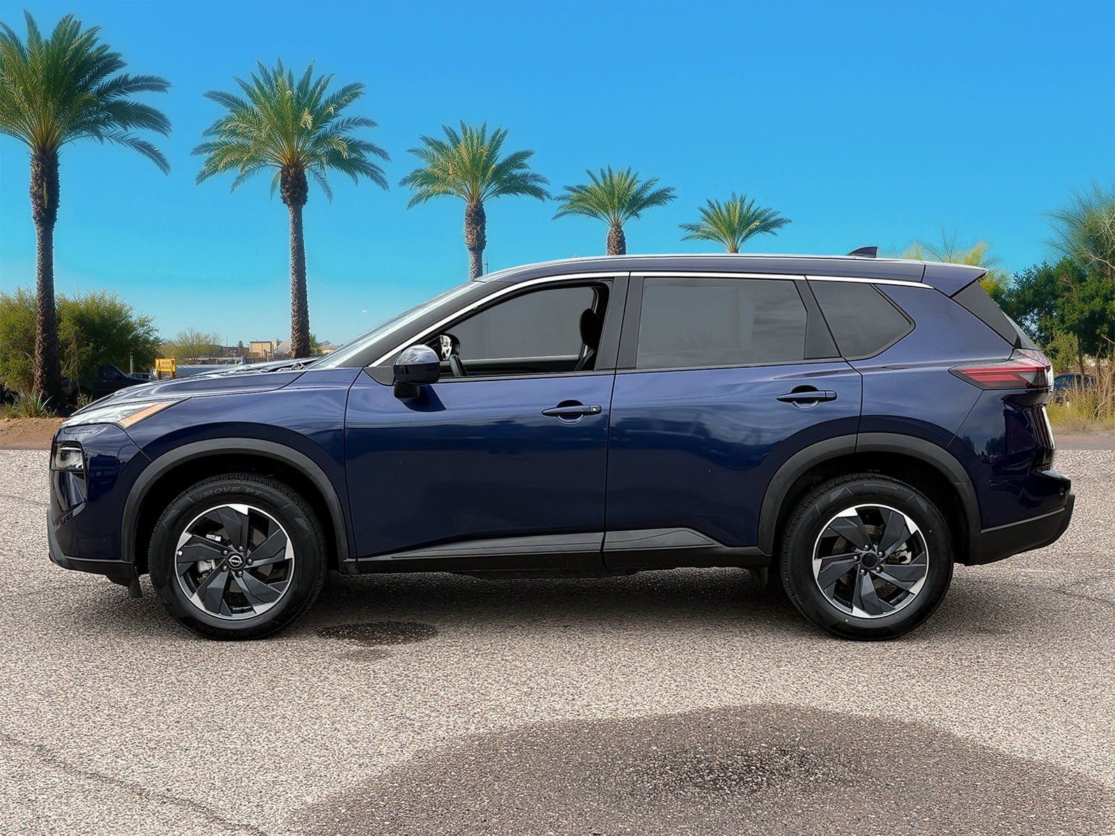 Used 2024 Nissan Rogue SV AWD/4WD image 2
