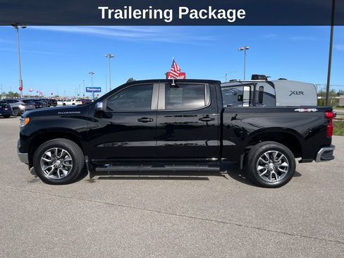 Used 2023 Chevrolet Silverado 1500 LT w/ Convenience Package II AWD/4WD image 3