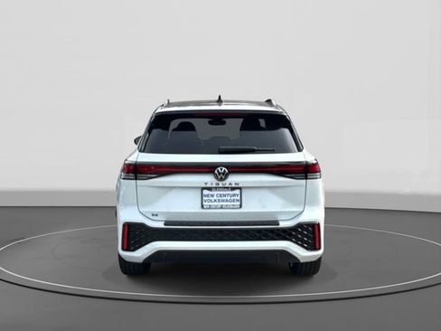 New 2026 Volkswagen Tiguan SE R-Line FWD image 5