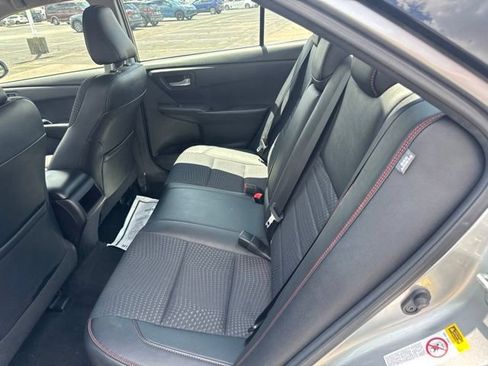 Used 2015 Toyota Camry SE FWD image 11