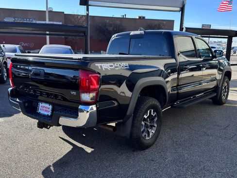 Used 2017 Toyota Tacoma TRD Off-Road image 4