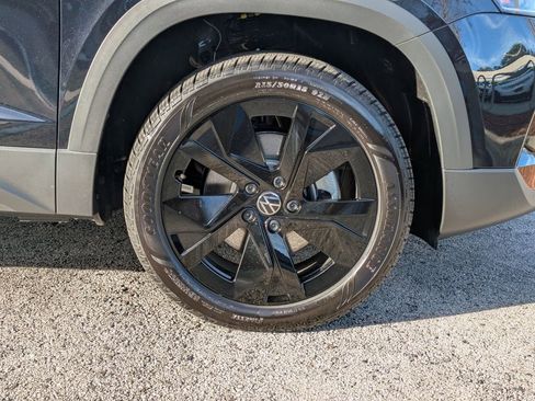 New 2026 Volkswagen Taos SE image 11