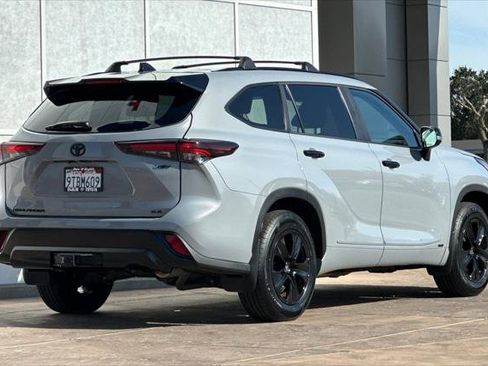 Certified 2025 Toyota Highlander XLE image 4