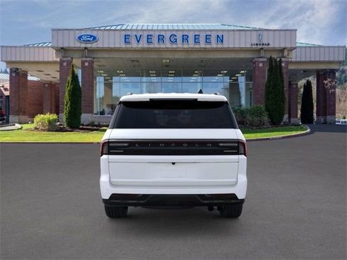 New 2025 Lincoln Navigator Reserve w/ Jet Appearance Package image 5