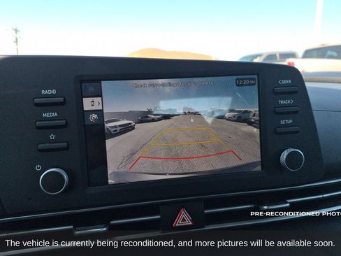 Used 2025 Hyundai Elantra Hybrid FWD image 17