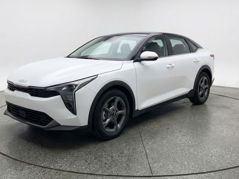 Used 2025 Kia K4 FWD image 3