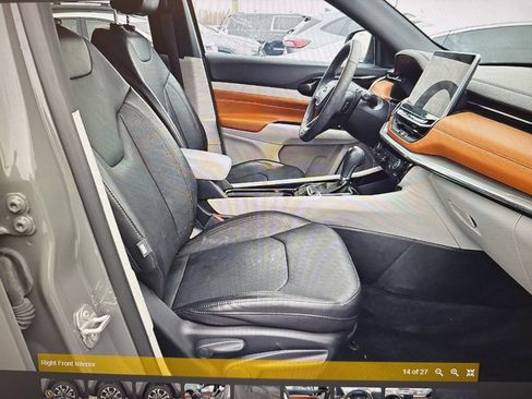 Used 2023 Jeep Compass Limited image 15