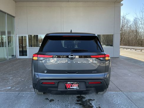 Used 2024 Nissan Pathfinder S image 21