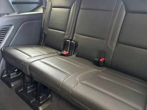 Used 2024 GMC Yukon SLT AWD/4WD image 18