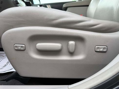 Used 2013 Toyota Highlander Limited image 25