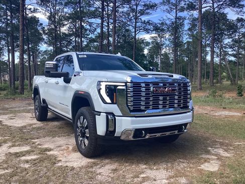 New 2026 GMC Sierra 2500 Denali w/ Denali Reserve Package AWD/4WD image 7