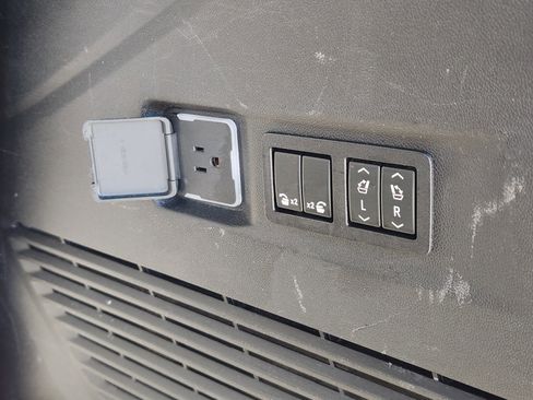 Used 2022 Chevrolet Tahoe RST w/ Luxury Package image 41