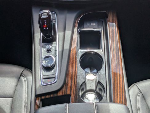 Used 2022 Cadillac Escalade Luxury image 6