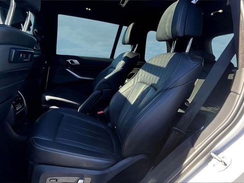 Used 2021 BMW X7 M50i image 22